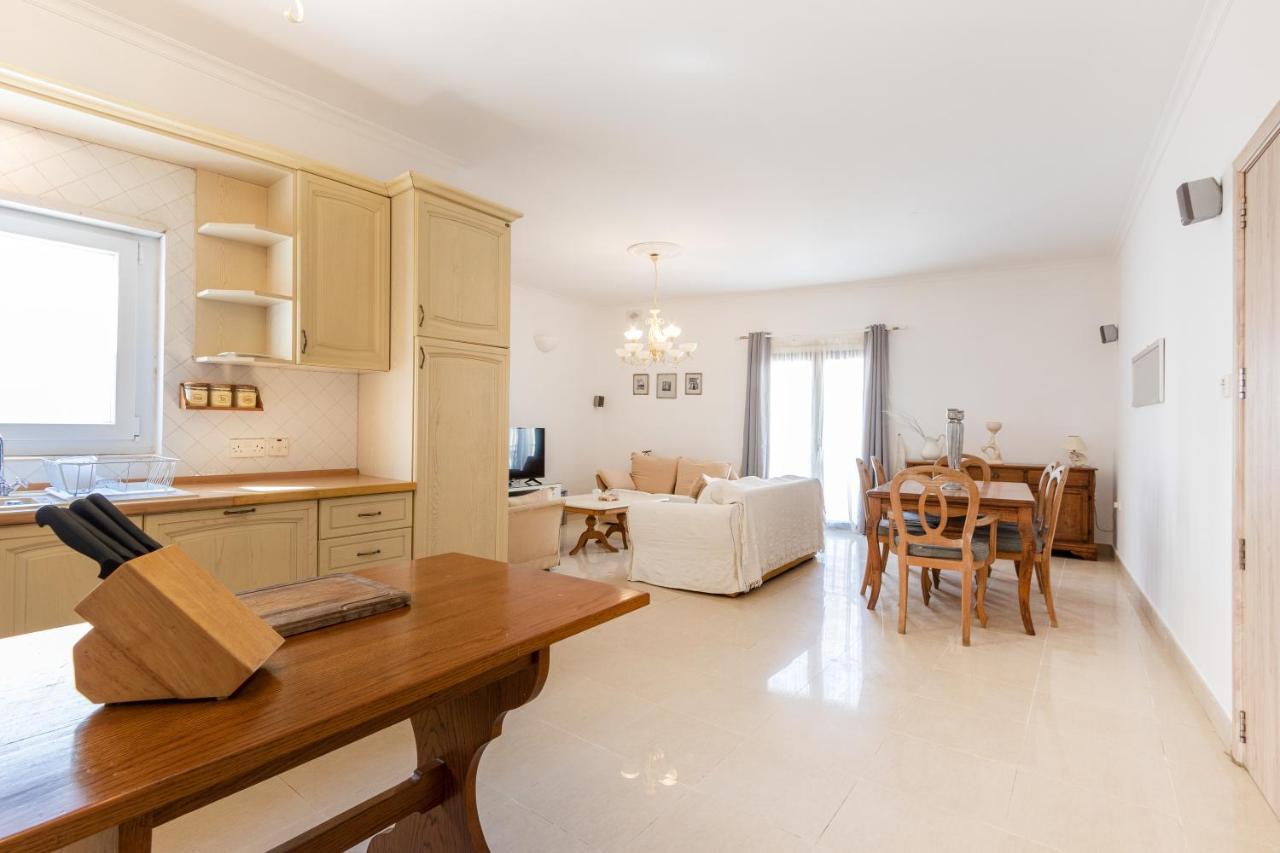 70/2- Spacious & Charming 3 Bedroom Apt In Sliema Exterior photo